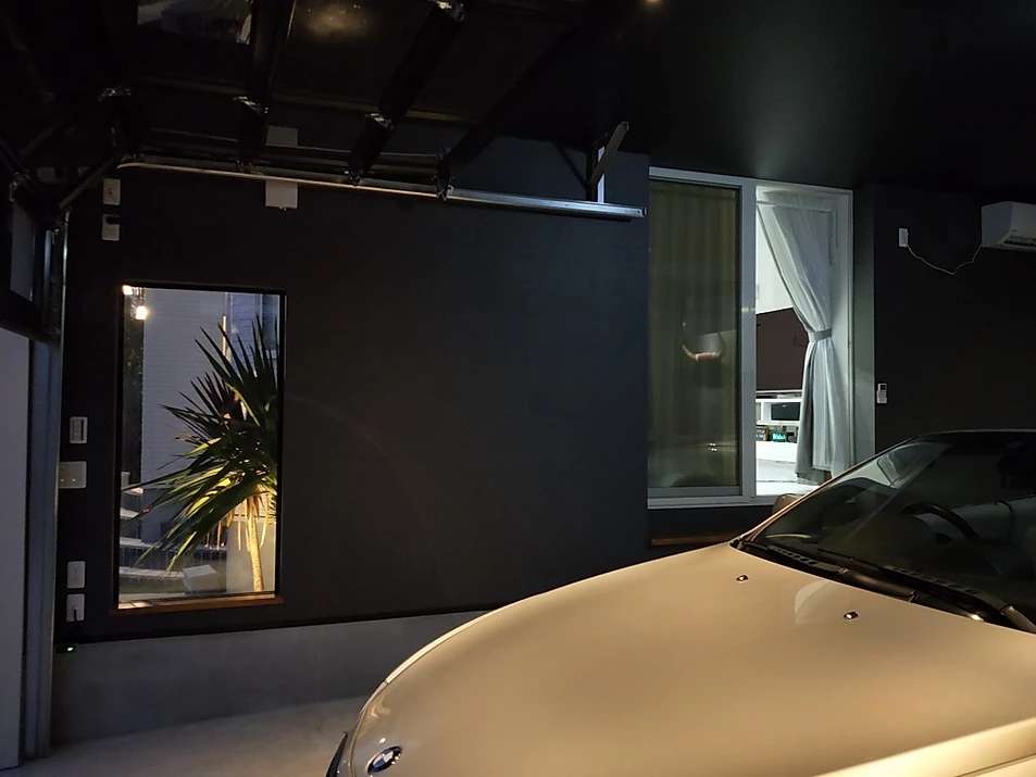 特注ガレージの施工例。ノエル岐阜店がオシャレで高級感のある現代的車庫を設計デザインしました。 | その他
