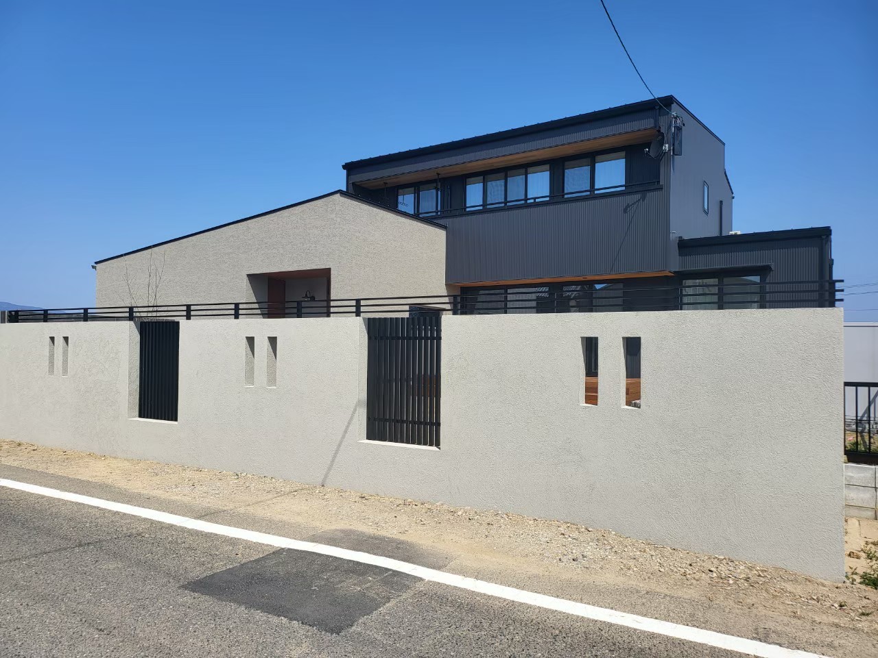 シンプルで美しい！瑞穂市の洗練された外構 | シンプルモダン外構