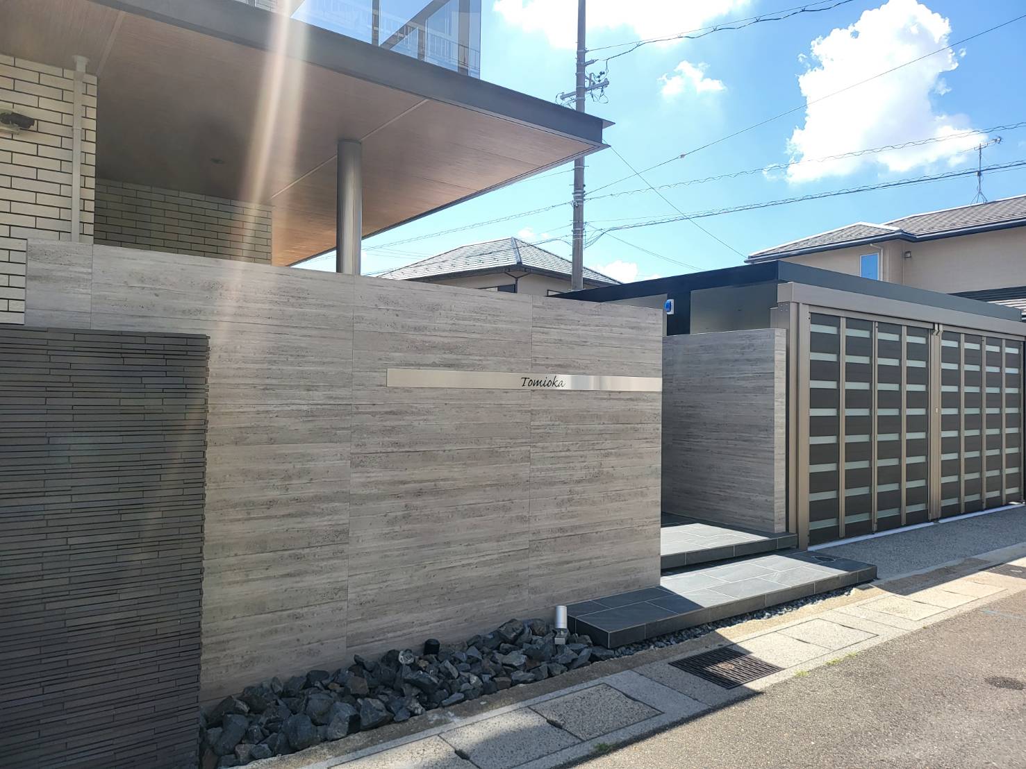 岐阜市でプレミエスゲートのあるクローズ外構デザイン。