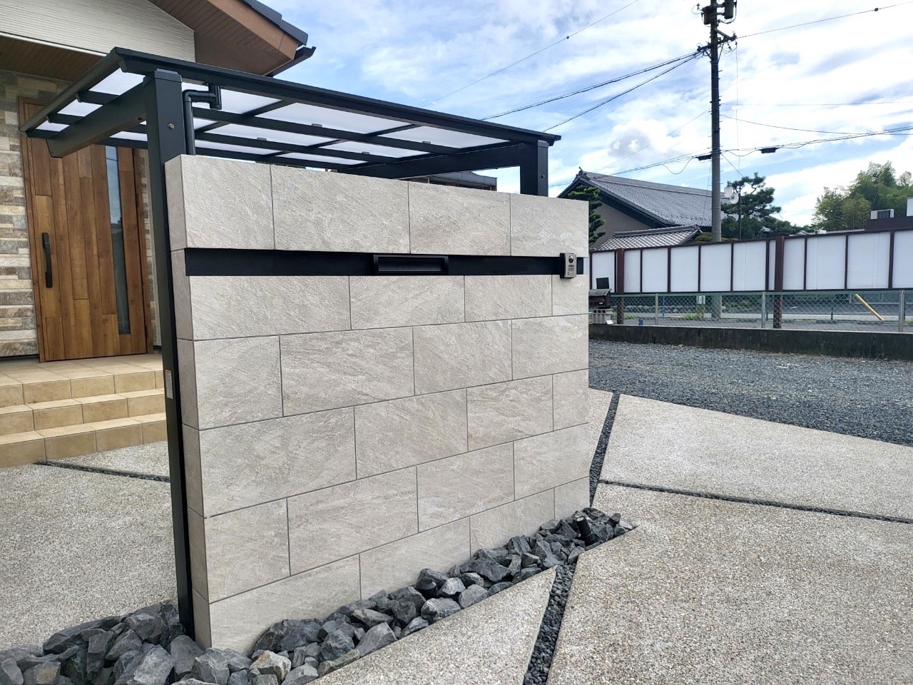 目隠しフェンスで暮らしやすいモダン外構 | シンプルモダン外構